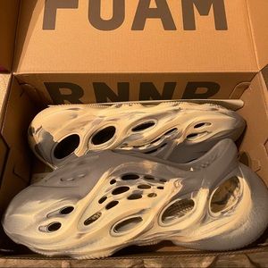 Yeezy foam runner moon grey